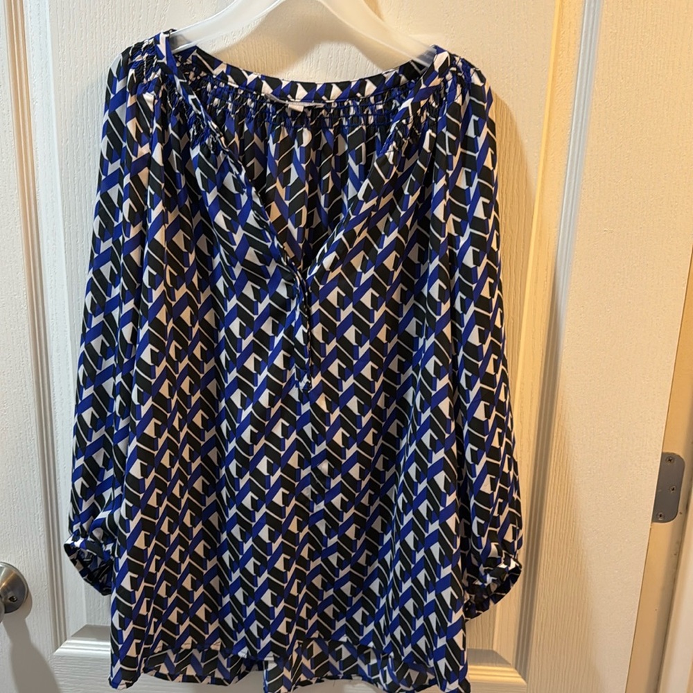 Super fun flowy blouse